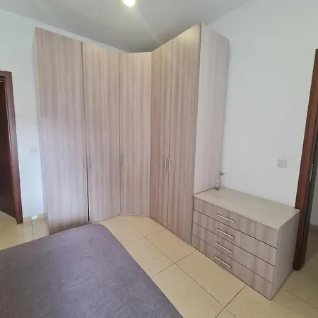 Проживание в семье Room's Service Swieqi