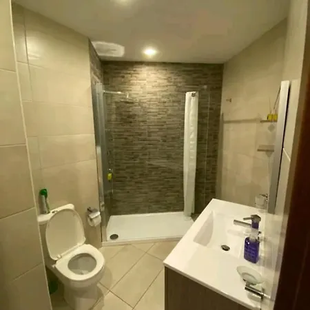 Room's Service Swieqi Privatunterkunft *